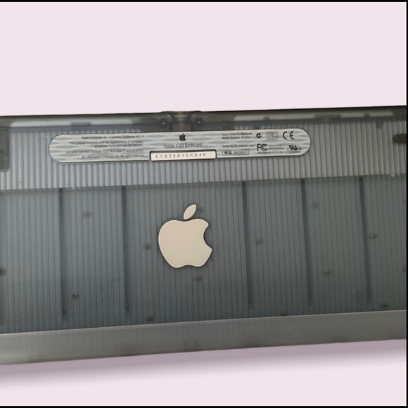 Apple wired keyboard - Picture 2 of 2